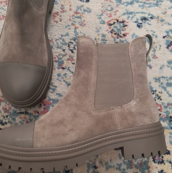 Steve Madden Suede Leather Chelsea Boots - Picture 2 of 5